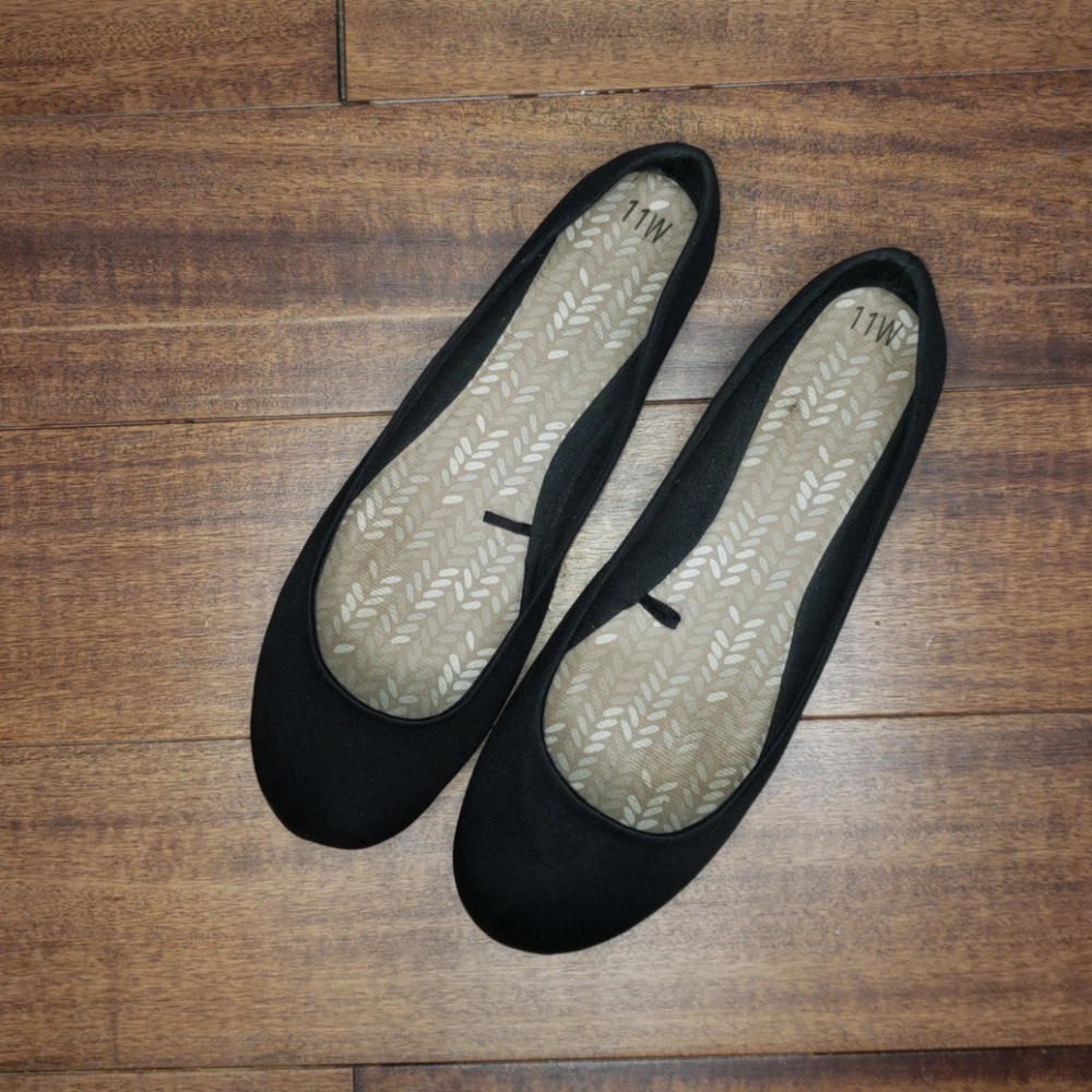 EUC Time and Tru Comfy Black Fabric Slip on Flats